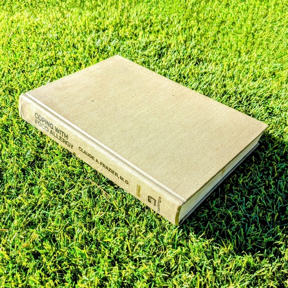 Coping with Food Allergy Medical Nutrition Reference Book-Frazier, Claude GUC - Picture 1 of 3